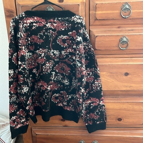 NWOT POL Women’s Black And Maroon V-Neck Sweater Size Large - Picture 5 of 7